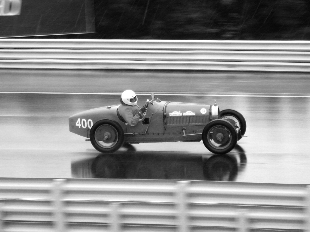 Bugatti_rain1