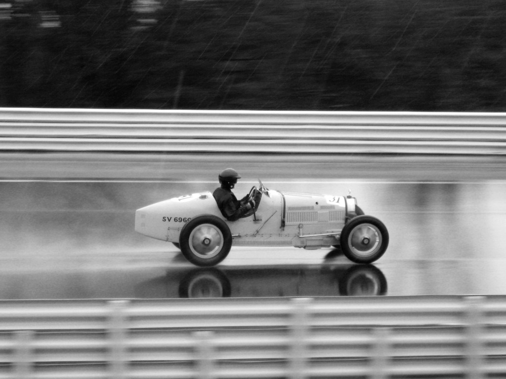Bugatti_rain3