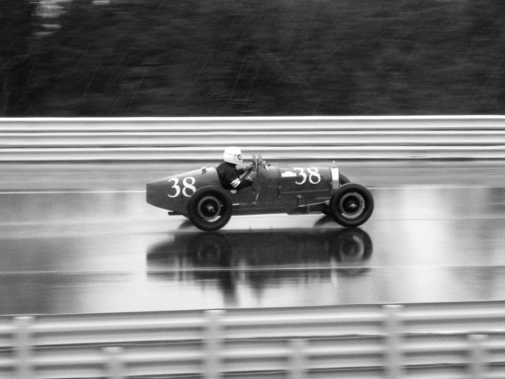 Bugatti_rain5