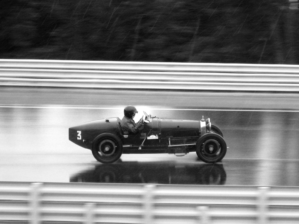 Bugatti_rain8